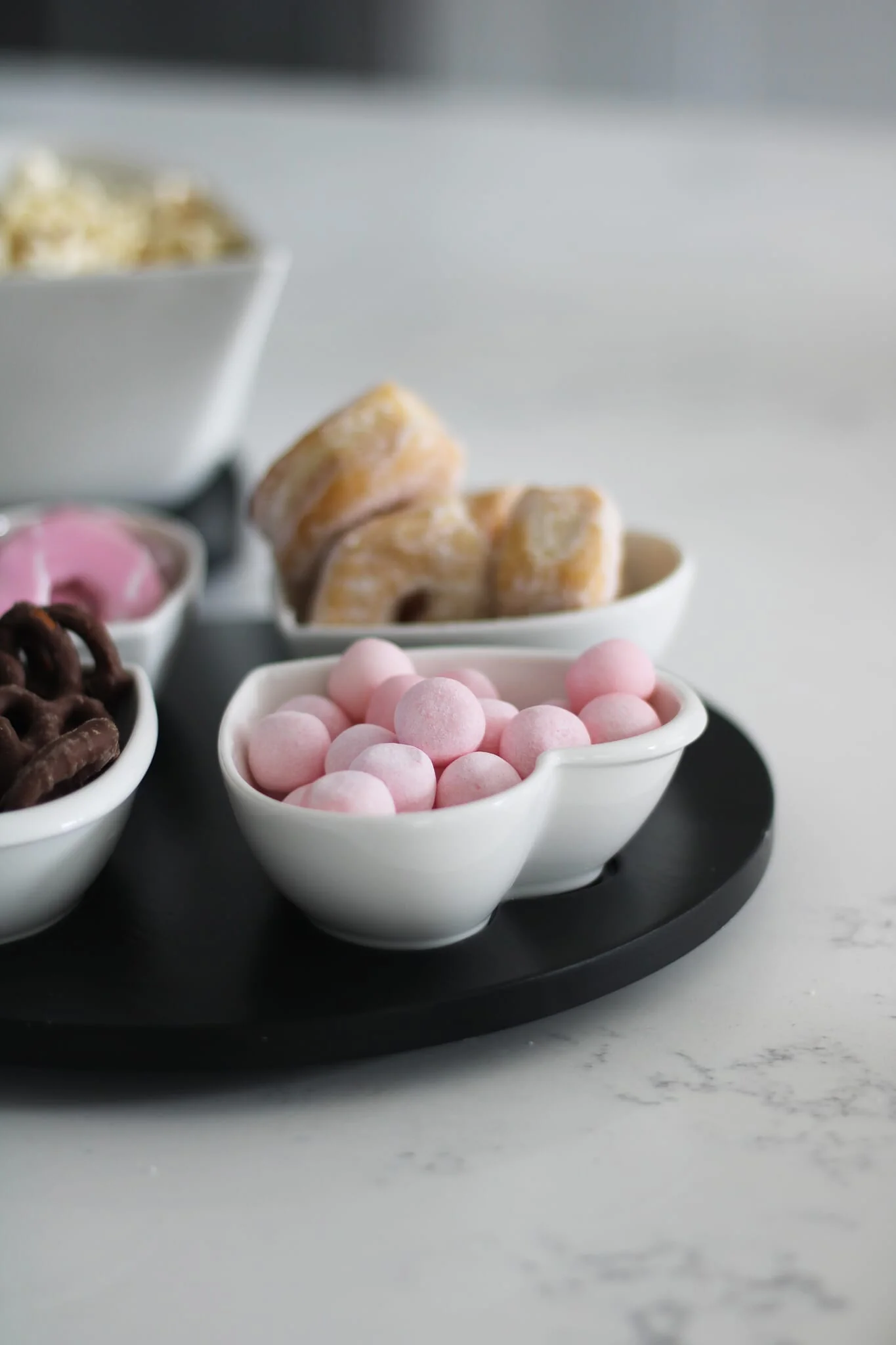 4 Pc Lazy Susan Heart Snacking Station - Black - Image 4