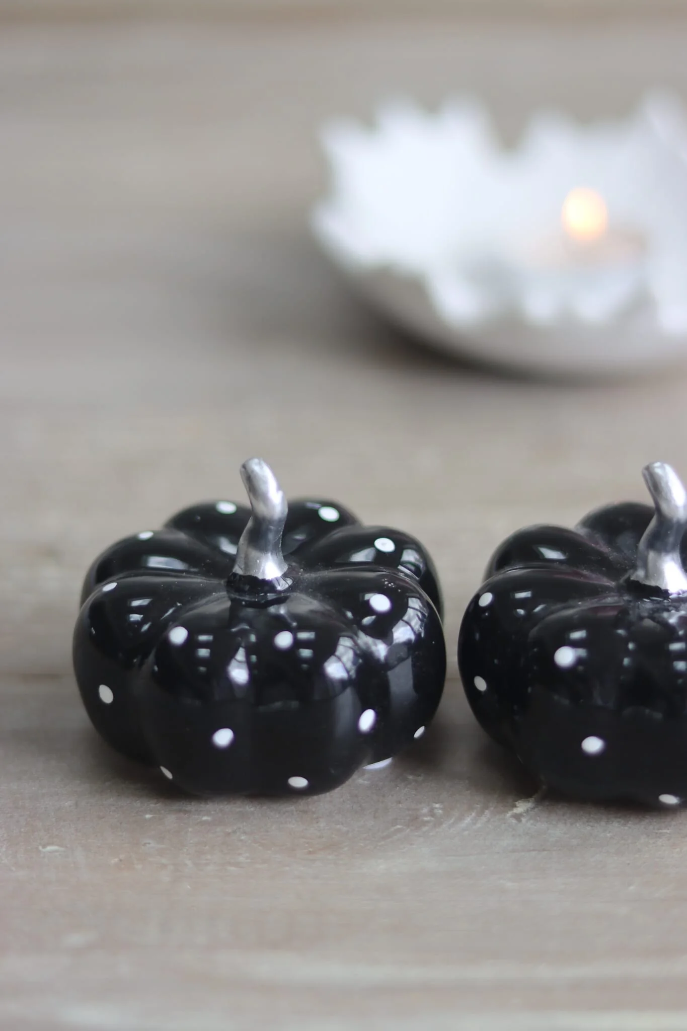 Ceramic Pumpkin Black Polka Dot  - Small 2Pc Set - Image 3