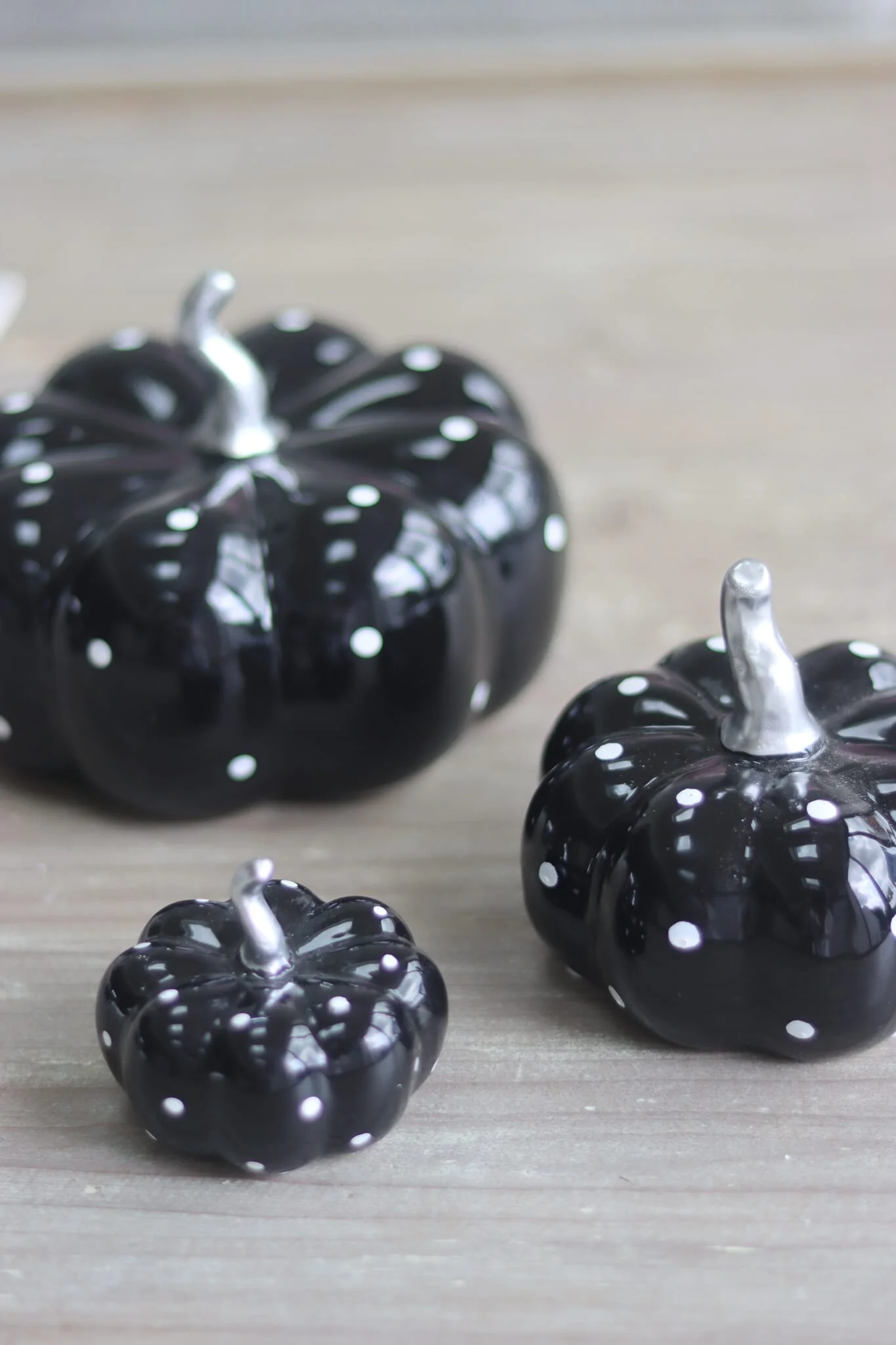 Ceramic Pumpkin Black Polka Dot  - Small 2Pc Set - Image 4