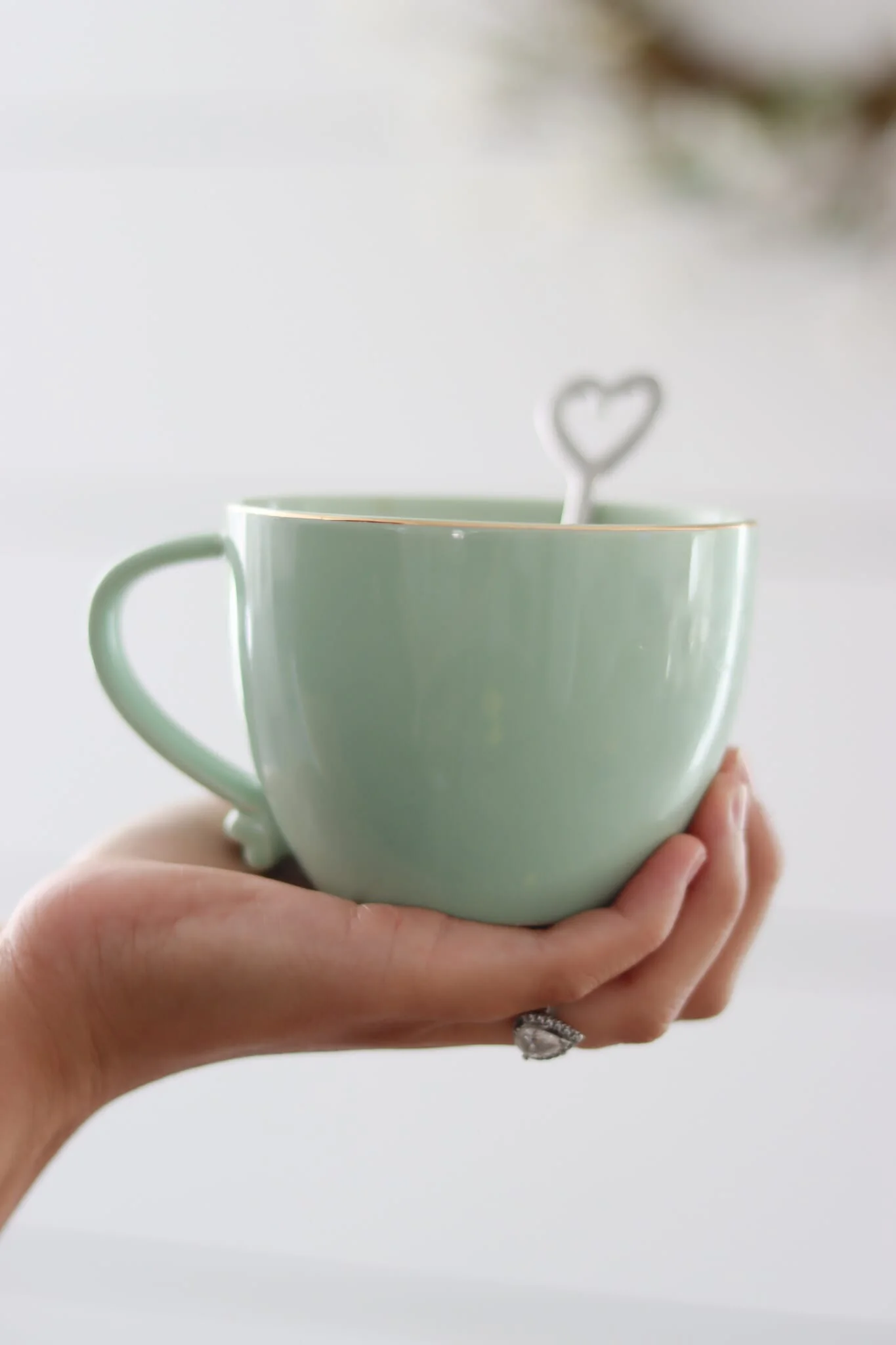 Heart Handled Ceramic Mug Set - 4 Piece - Green Gold Rim - Image 4