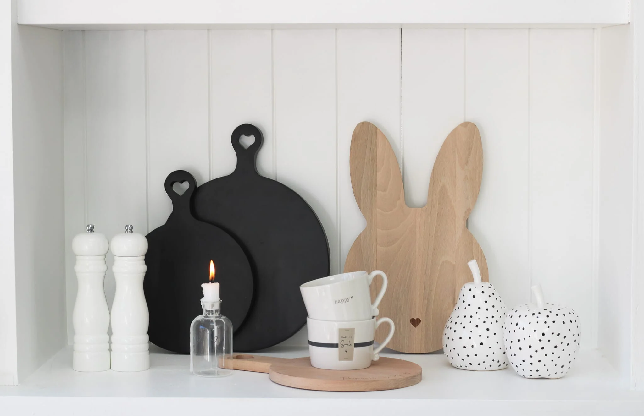 Round Black Chopping Board - Medium - Image 3