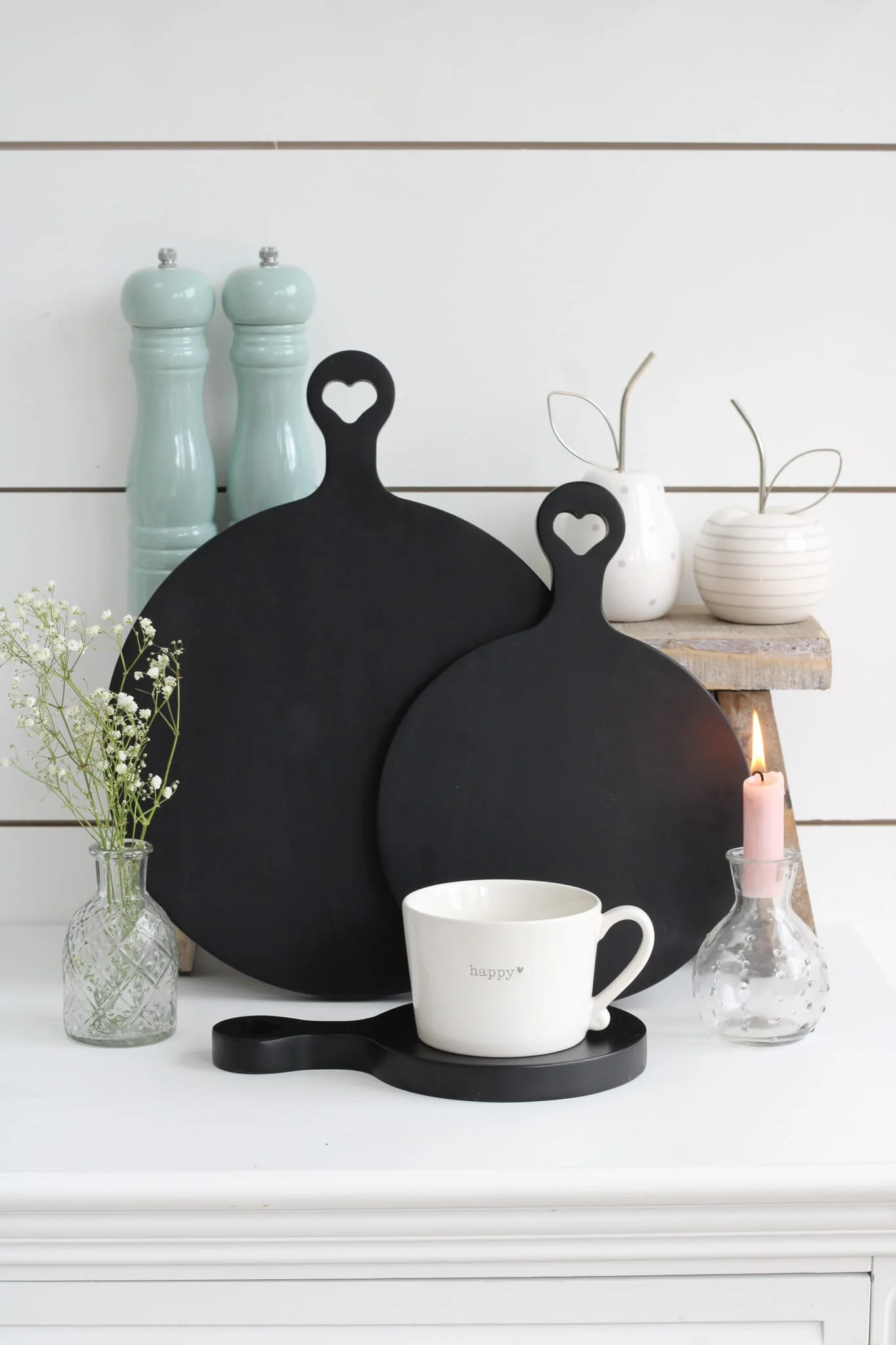 Round Black Chopping Board - Medium - Image 4