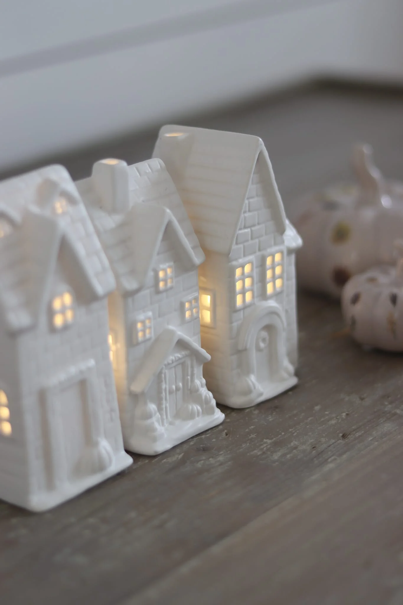 Large LED Ceramic house - Autumn 3Pc - Image 4