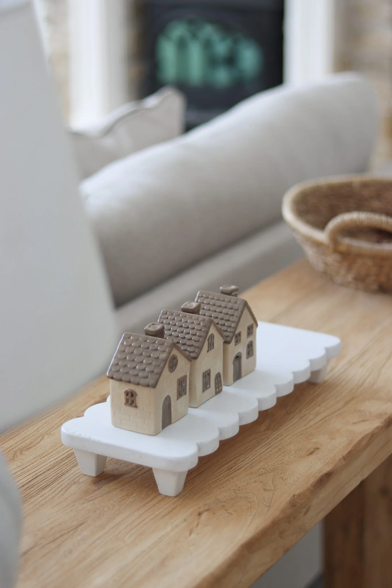 Raised Scalloped Tray – White - Image 5