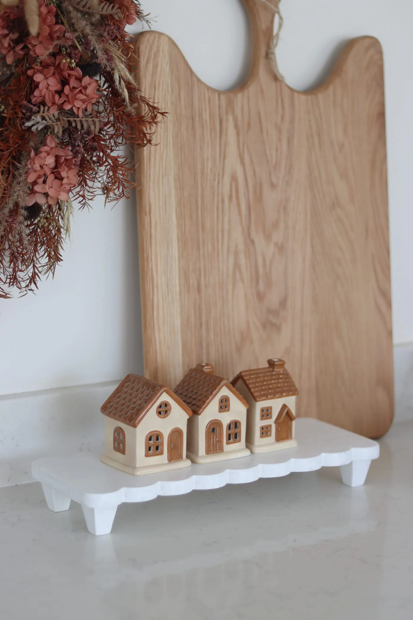 Raised Scalloped Tray – White - Image 6