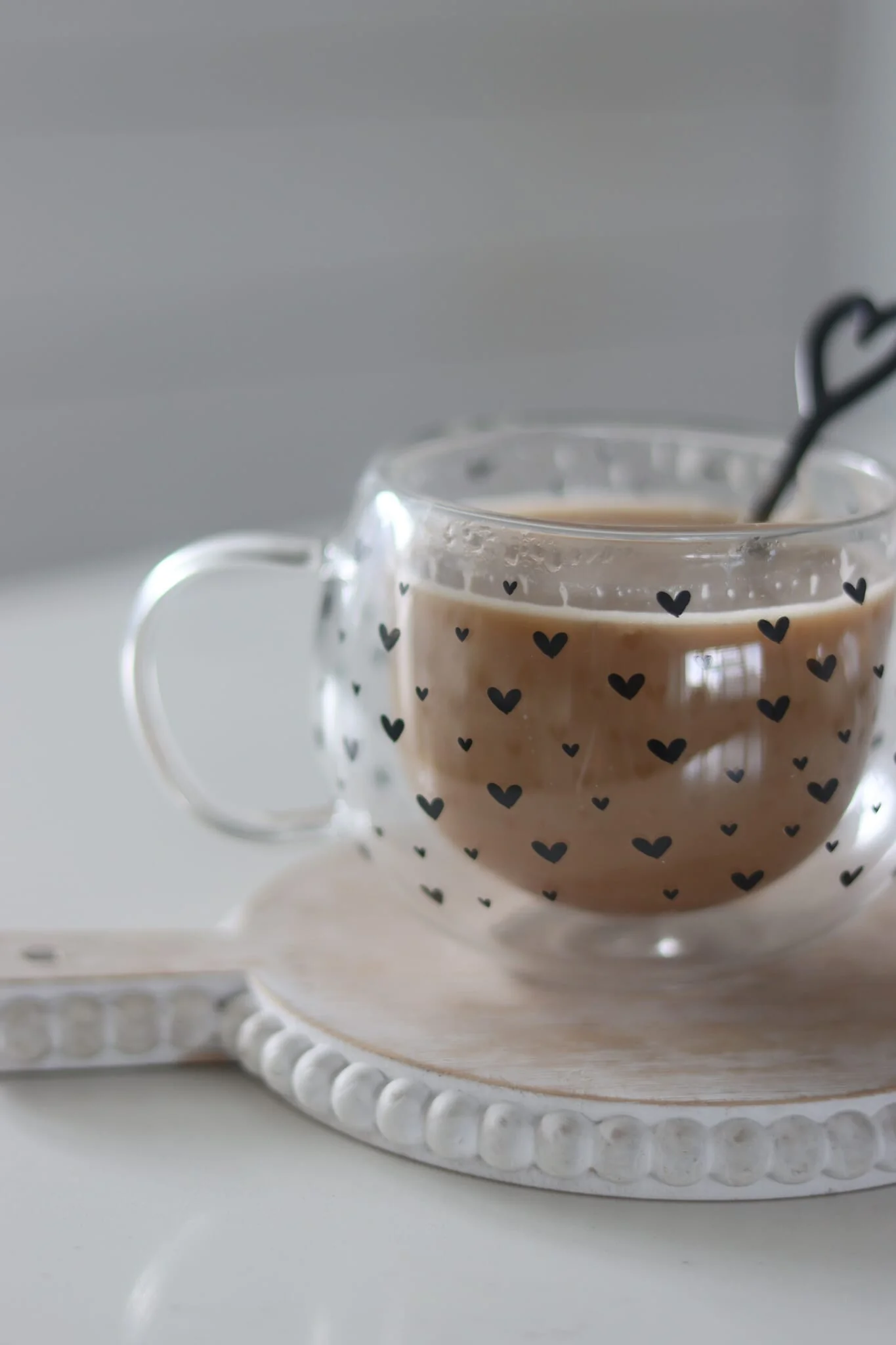Round Double Walled Glass Mug – Black Multi Heart - Image 3