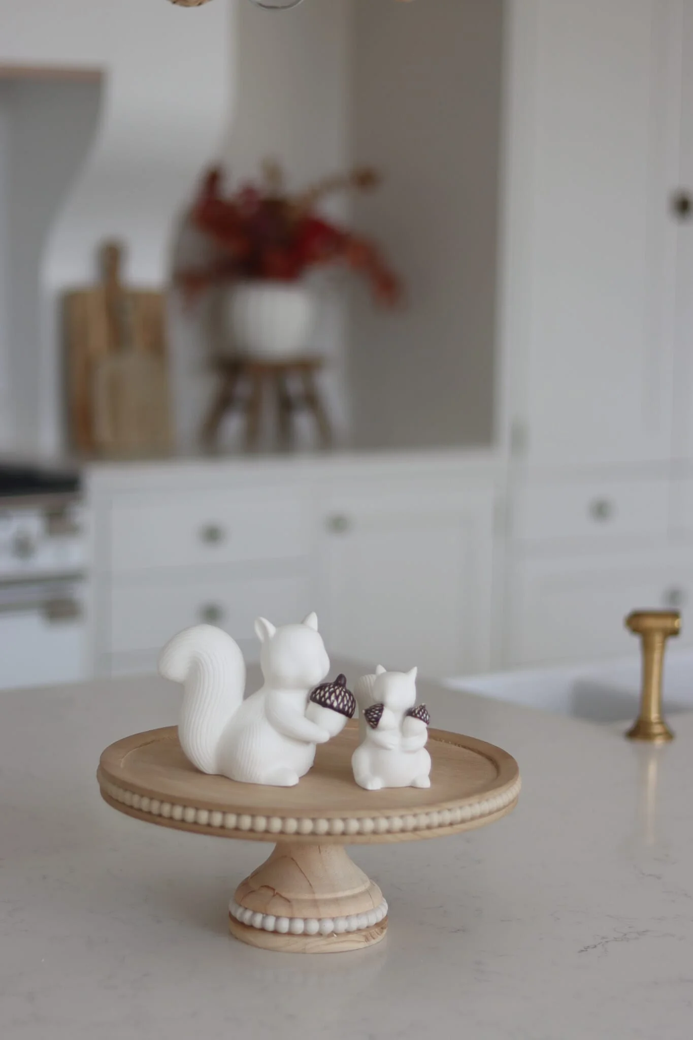 Set of 2 Ceramic Squirrels - Image 2
