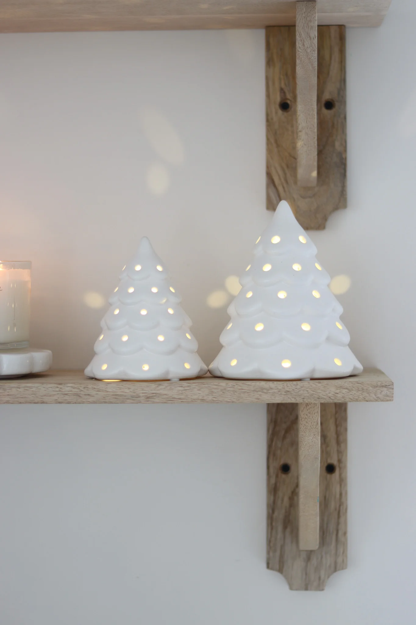 Set of 2 LED Ceramic Trees – Scalloped White - Image 3