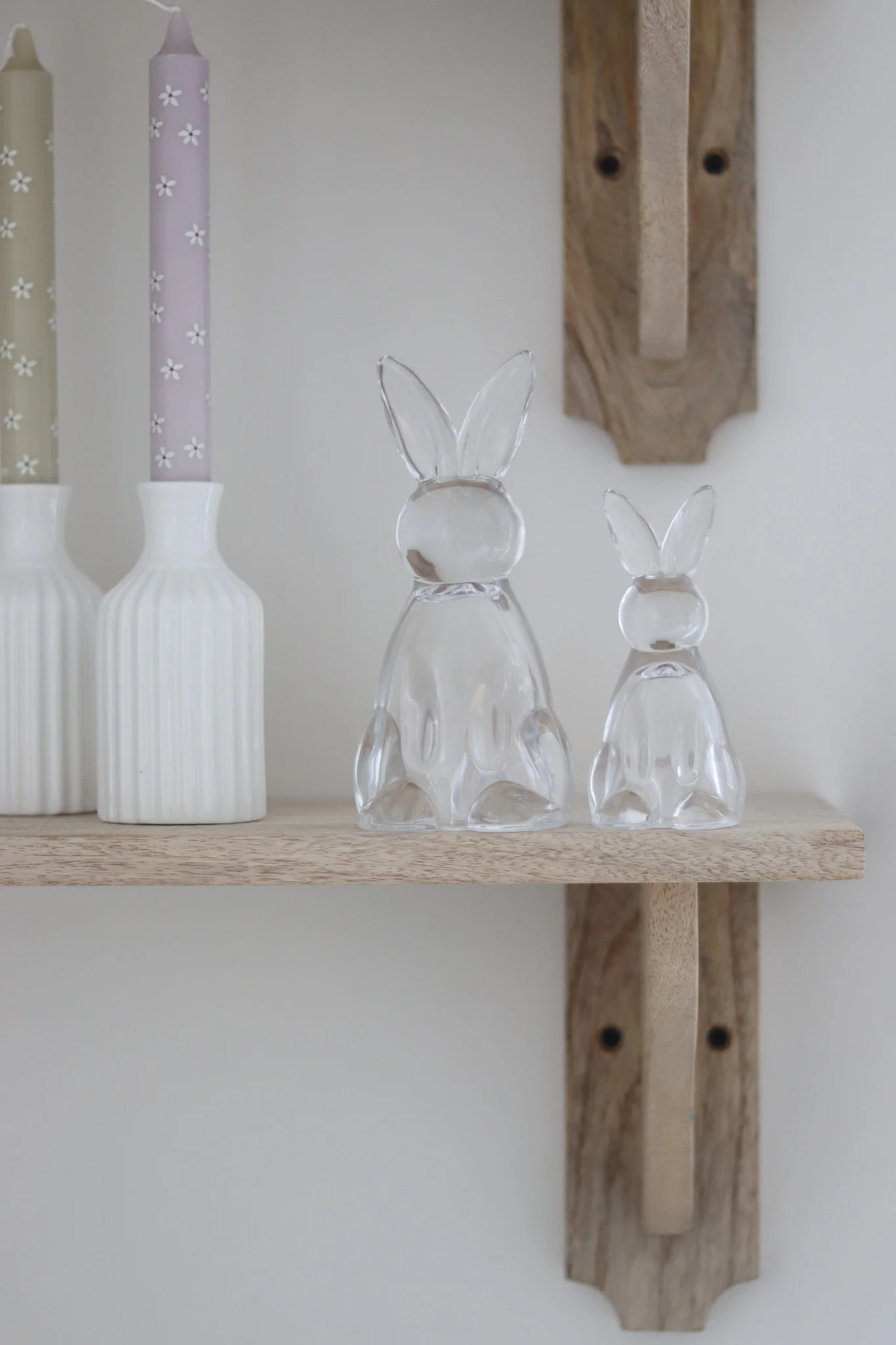 Set of 2 Sitting Glass Bunnies - Image 2
