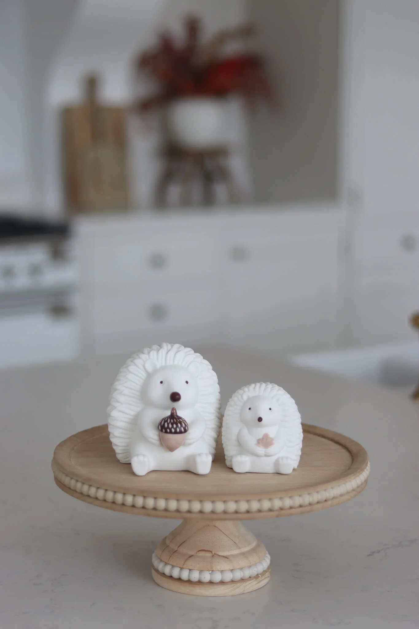 Set of 2 Sitting Hedgehogs - Image 3
