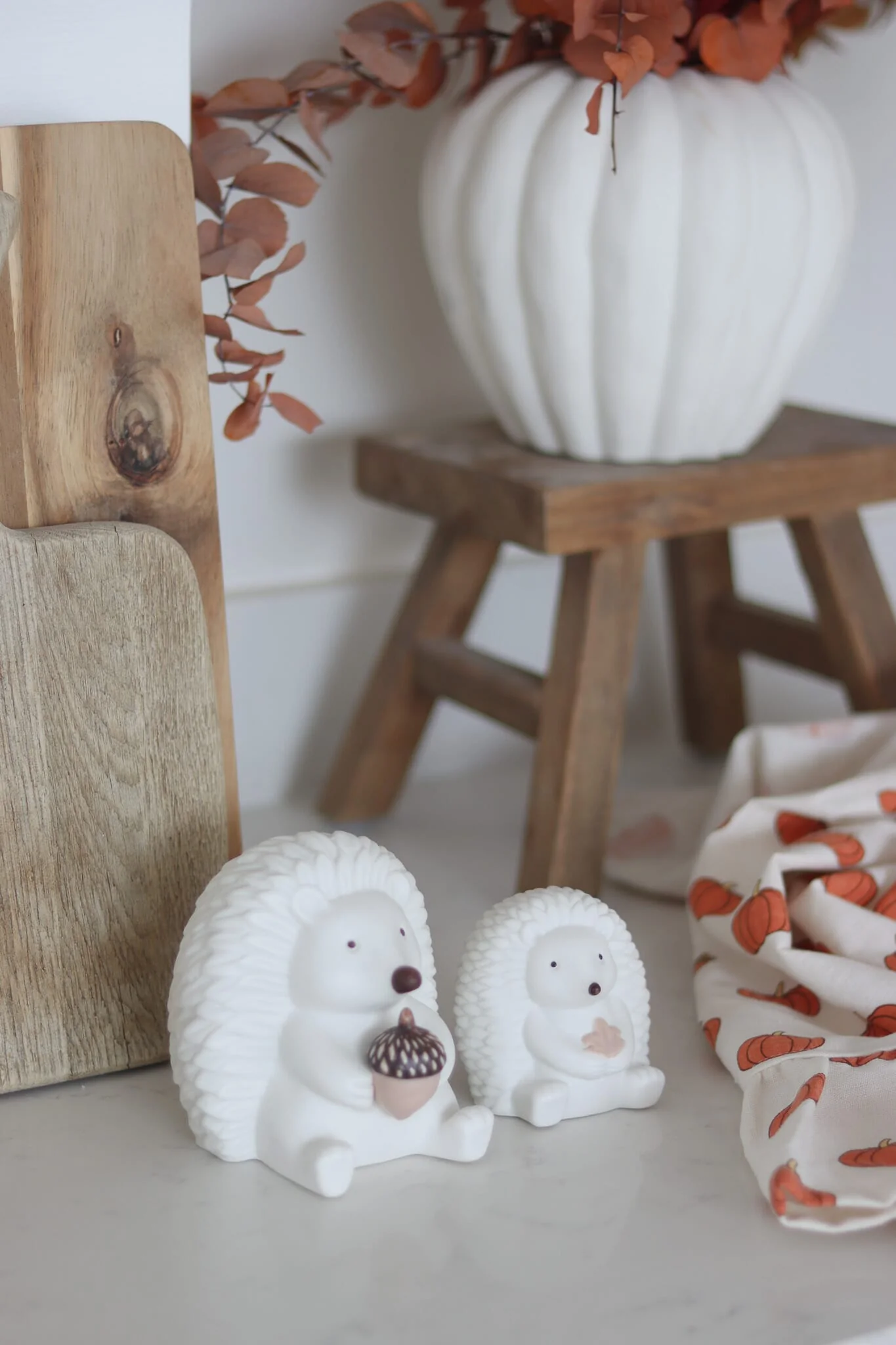Set of 2 Sitting Hedgehogs - Image 4