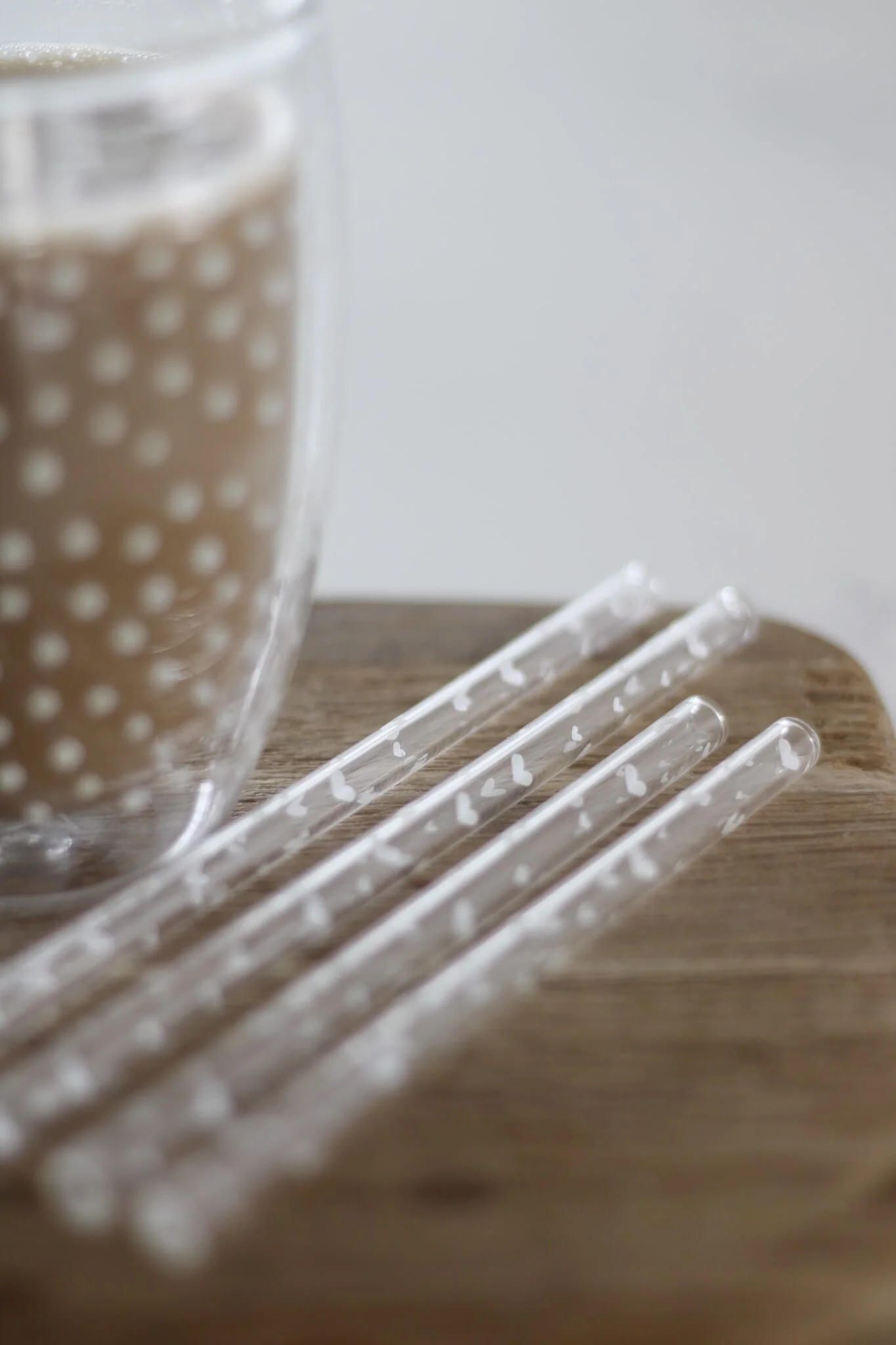 Set Of 4 Glass Straws - White/Multi Heart - Image 4