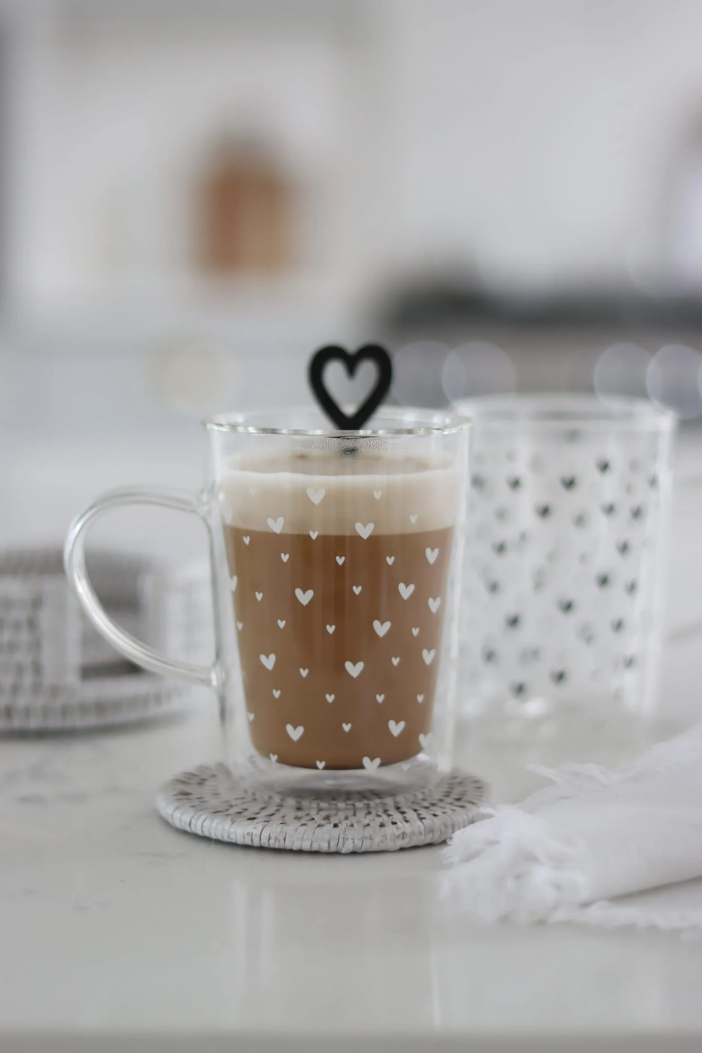 Slim Double Wall Small Closer Hearts/White Glass Mug - Image 3