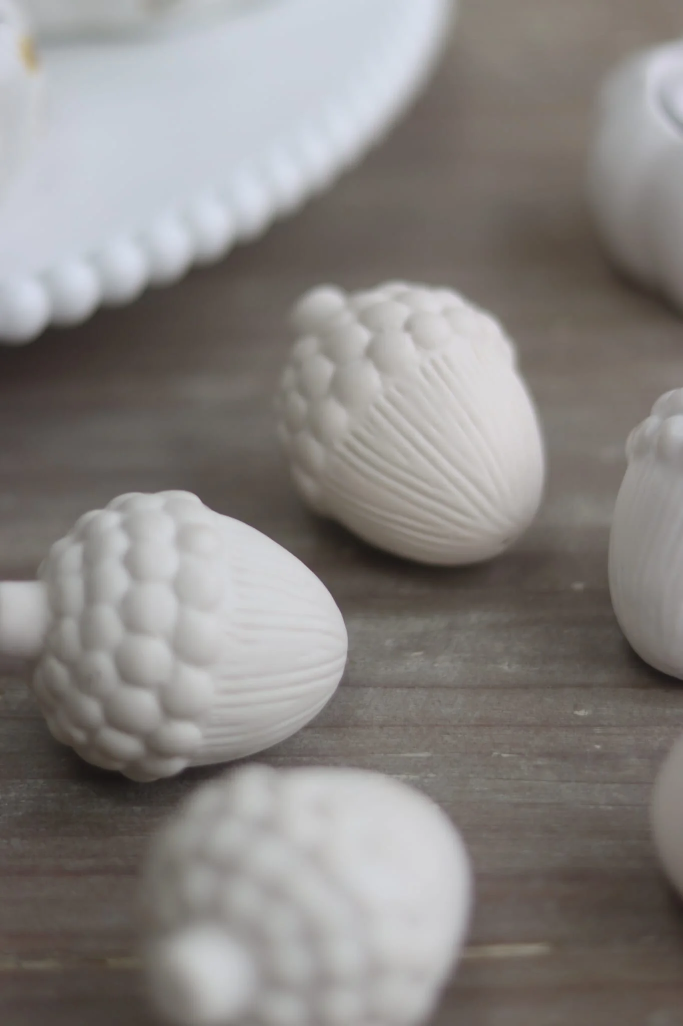 Small Ceramic Acorns - 6Pc Set - Image 3